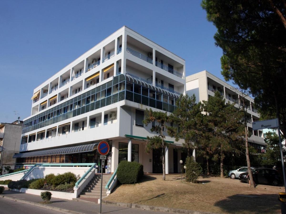 Nice Apartment With Terrace Next To The Sea Bibione Buitenkant foto