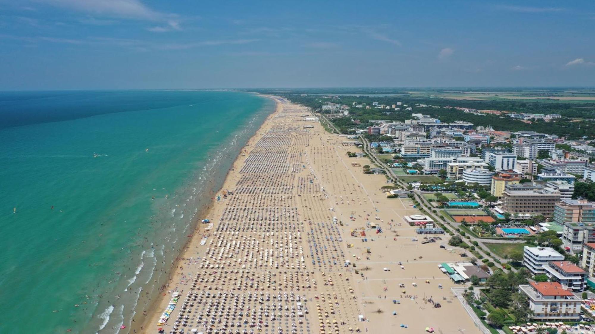 Nice Apartment With Terrace Next To The Sea Bibione Buitenkant foto