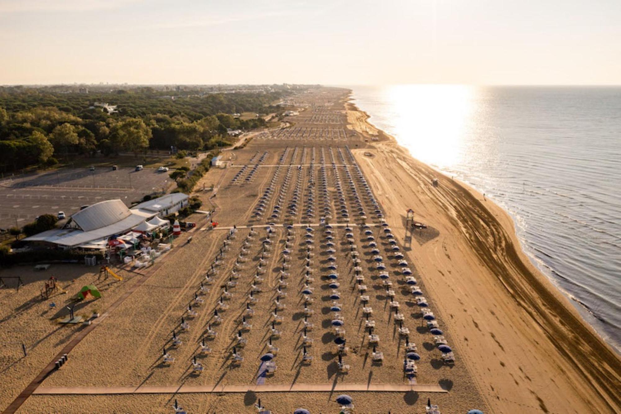 Nice Apartment With Terrace Next To The Sea Bibione Buitenkant foto