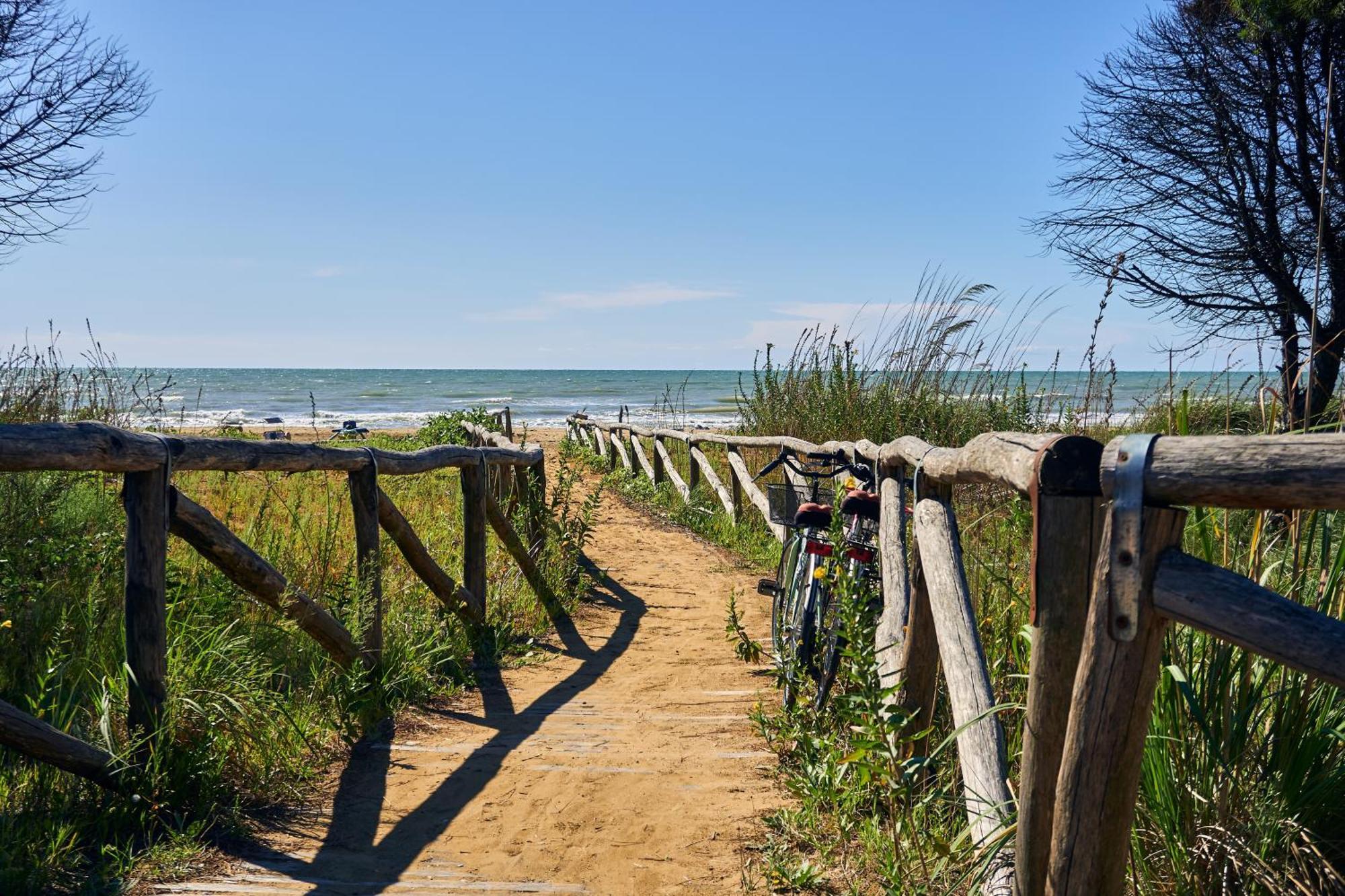 Nice Apartment With Terrace Next To The Sea Bibione Buitenkant foto